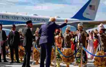 Sambut Meriah Donald Trump, Anwar Ibrahim Tuai Kritik