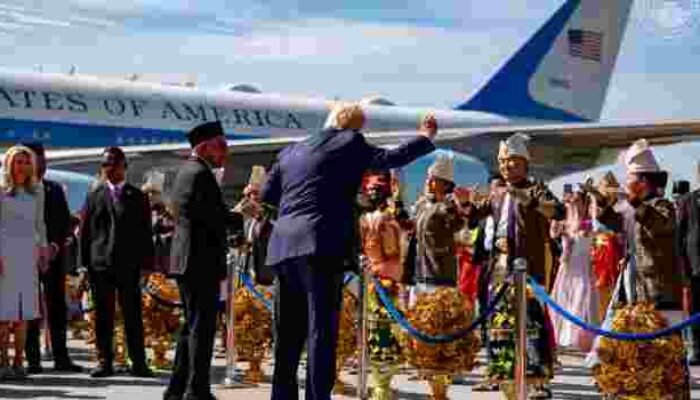 Sambut Meriah Donald Trump, Anwar Ibrahim Tuai Kritik